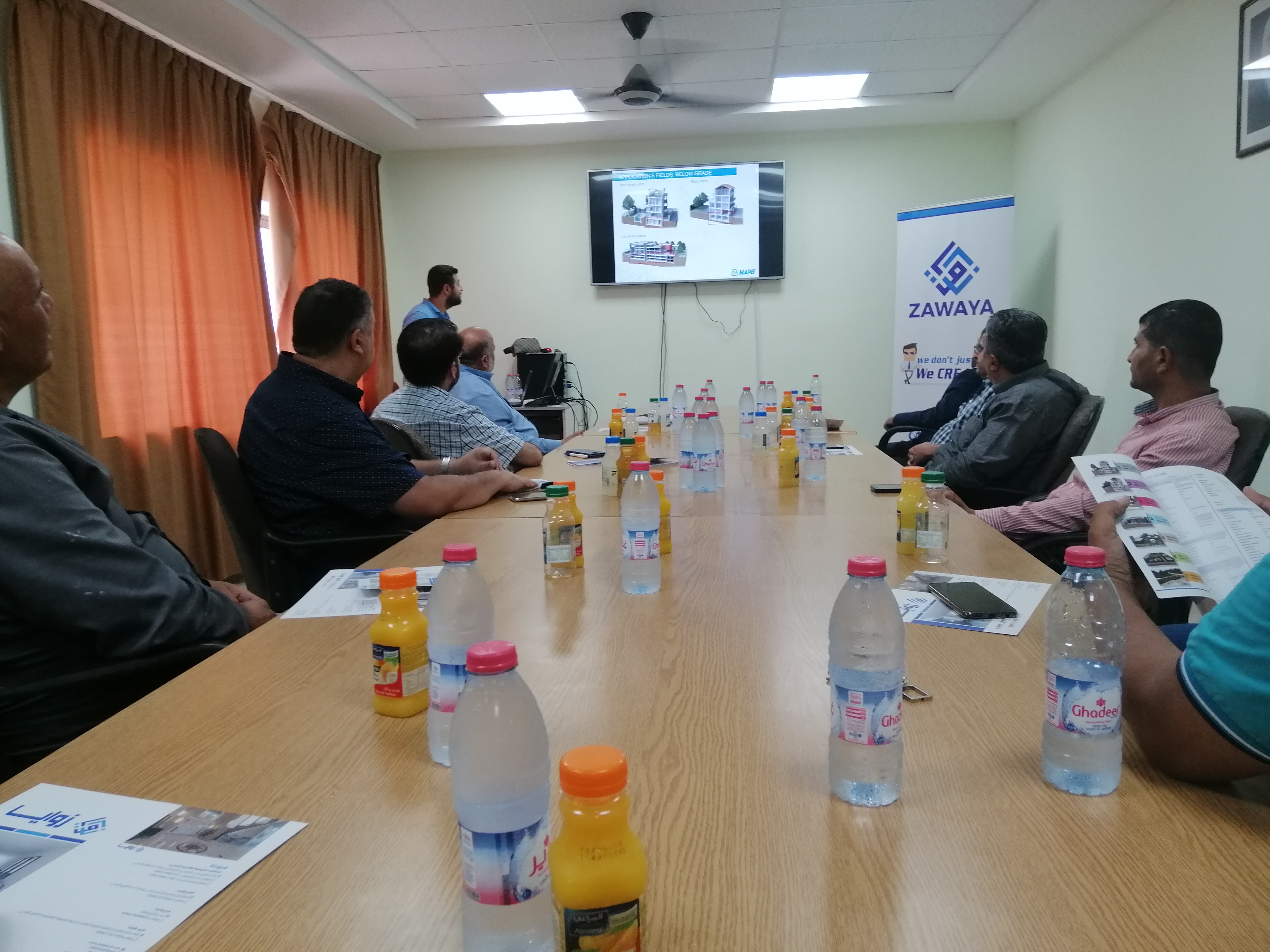 عقد محاضرة في الدائرة الهندسية